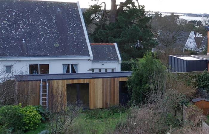 Abri_de_jardin_vu_de_la_maison.jpg